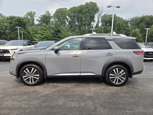 Used 2022 Nissan Pathfinder Platinum w/ Cargo Package AWD/4WD image 5