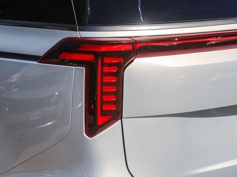 Used 2025 Kia Carnival SX Prestige image 11