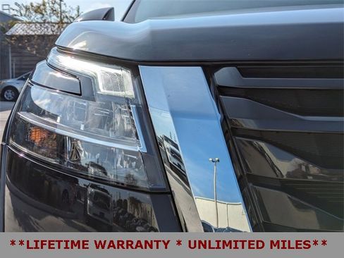 Used 2022 Nissan Pathfinder SV image 11