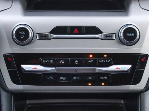 Used 2022 Ford Explorer XLT image 30