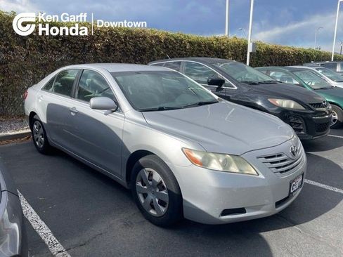 Used 2009 Toyota Camry LE FWD image 1