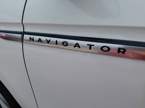New 2026 Lincoln Navigator L Premier AWD/4WD image 5