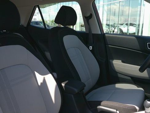 Certified 2024 Hyundai Venue SEL image 9