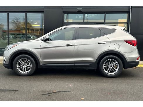 Used 2017 Hyundai Santa Fe Sport image 9