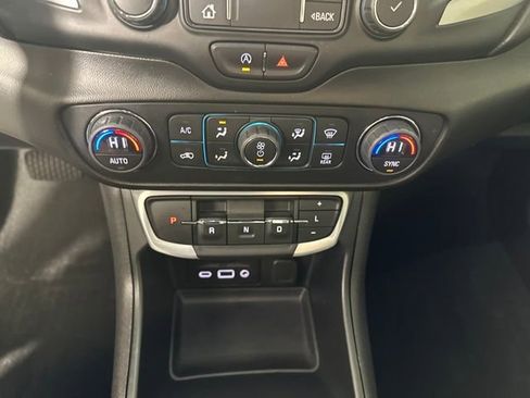 Used 2022 GMC Terrain SLT w/ Infotainment Package II image 23