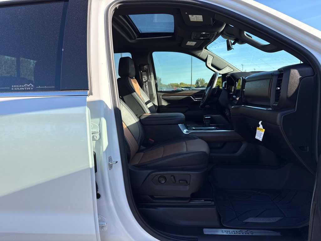 Used 2024 Chevrolet Silverado 1500 High Country AWD/4WD image 11