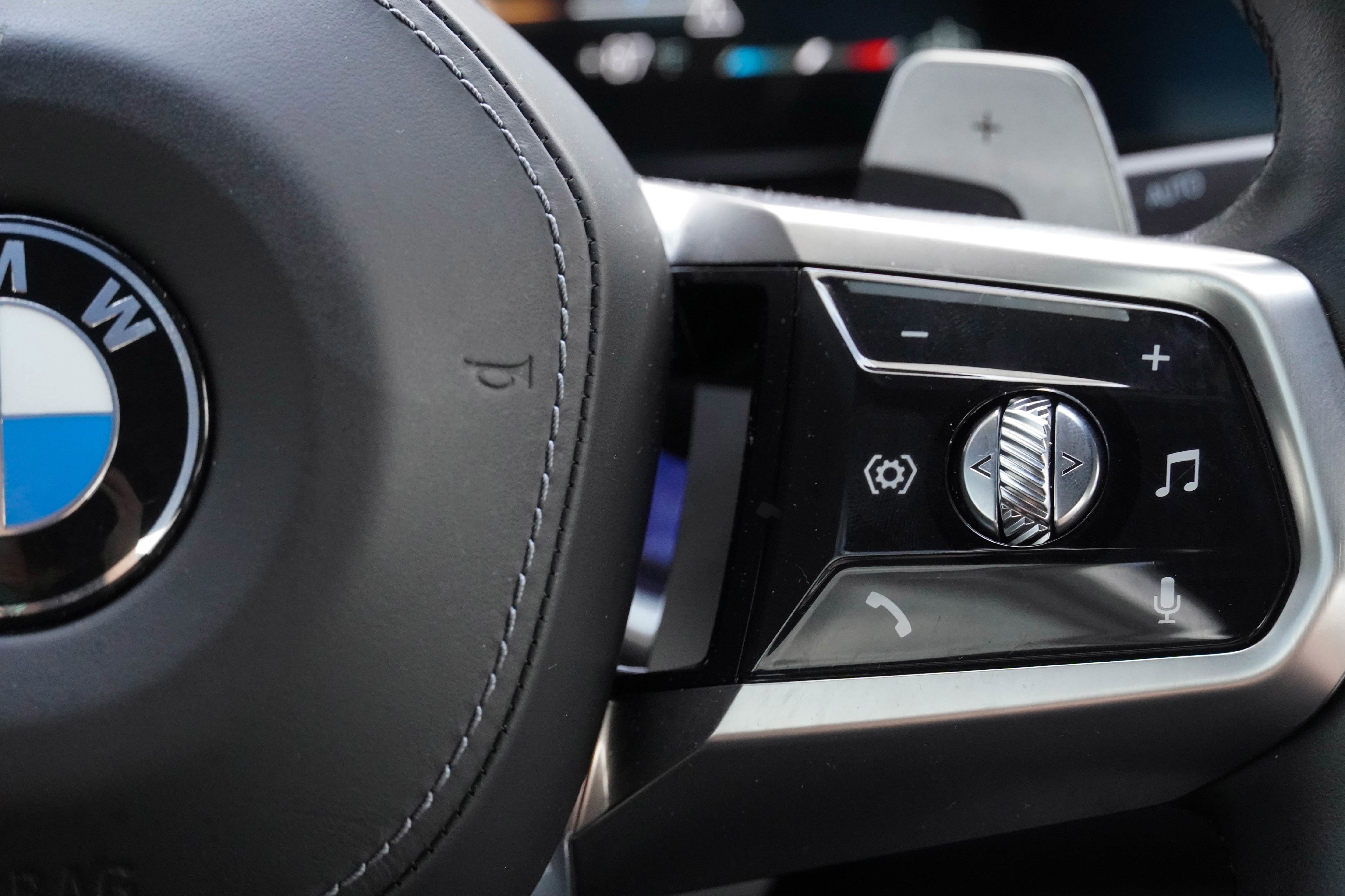 Used 2023 BMW 740i RWD image 23