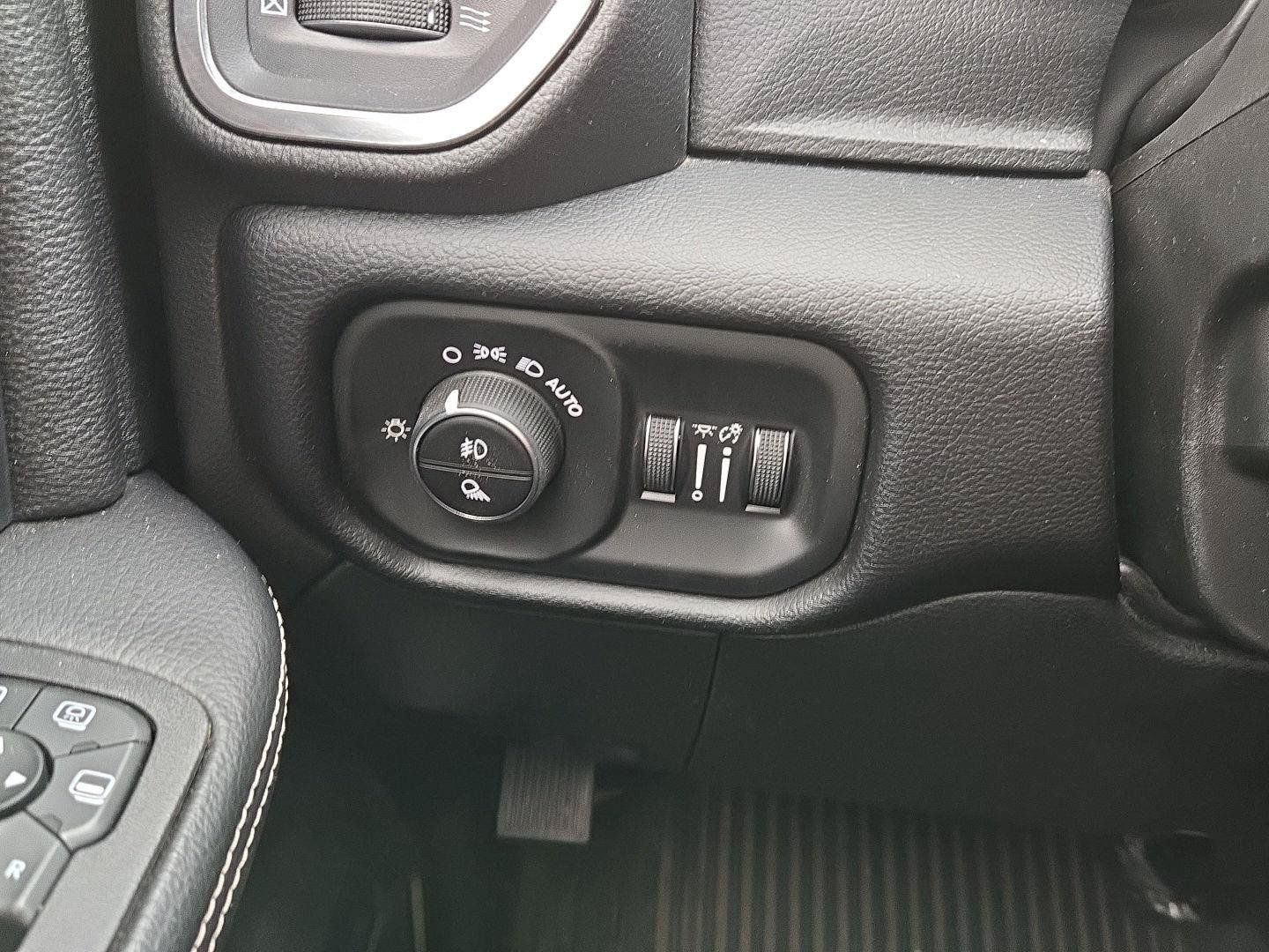 Used 2026 RAM 2500 Laramie AWD/4WD image 22