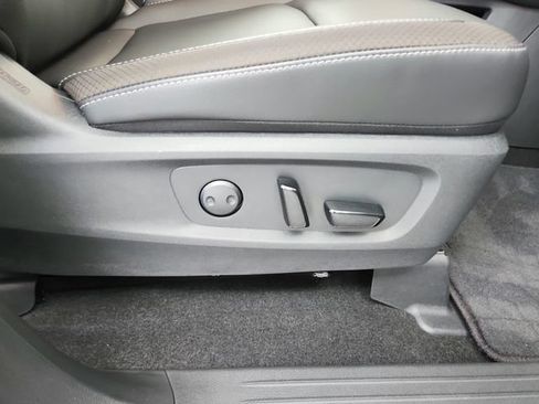 Used 2025 Nissan Pathfinder SL w/ SL Premium Package FWD image 40
