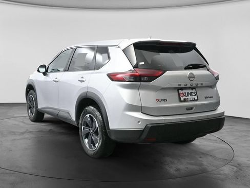 Used 2024 Nissan Rogue SV AWD/4WD image 12