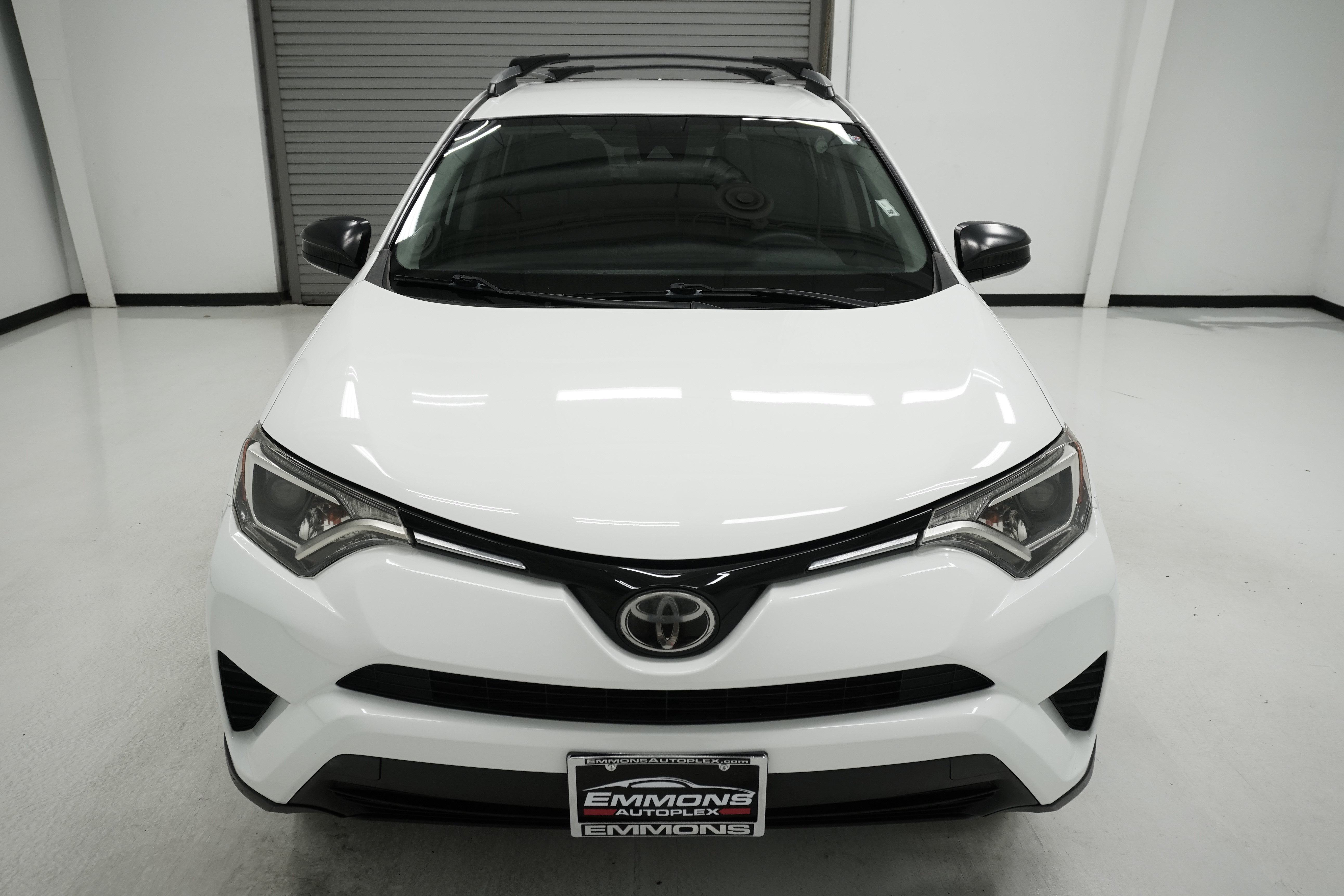 Used 2017 Toyota RAV4 LE FWD image 2