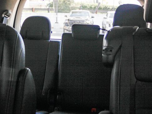 Used 2020 Toyota Sienna SE w/ Carpet Mat Package image 19