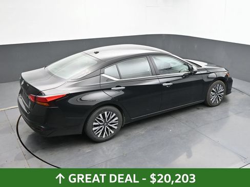 Used 2025 Nissan Altima 2.5 SV FWD image 36