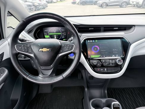 Used 2018 Chevrolet Bolt Premier w/ Driver Confidence II Package FWD image 9