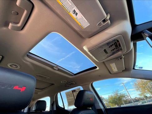 Used 2022 GMC Acadia AT4 w/ Technology Package image 30