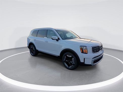 New 2025 Kia Telluride S image 2