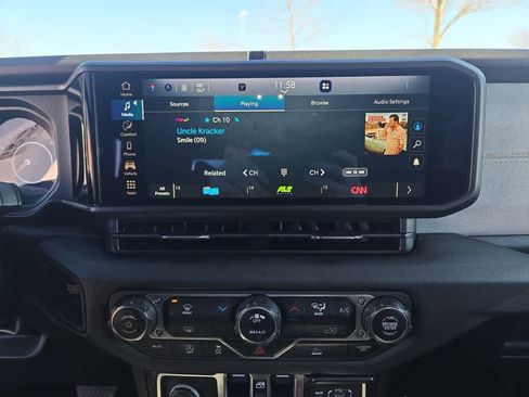 Used 2025 Jeep Gladiator Sport image 15