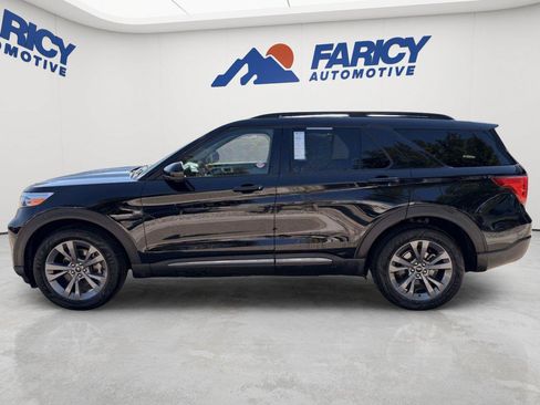 Used 2022 Ford Explorer XLT w/ Equipment Group 202A AWD/4WD image 2