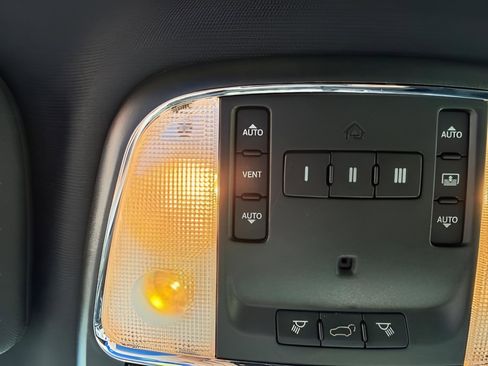Used 2014 Jeep Grand Cherokee Overland AWD/4WD image 29