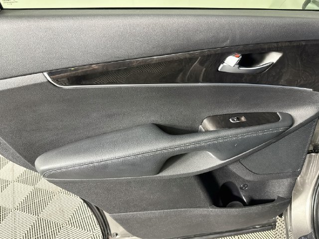Used 2017 Kia Sorento FWD image 23