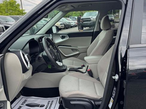 Used 2023 Kia Soul LX w/ LX Technology Package FWD image 16