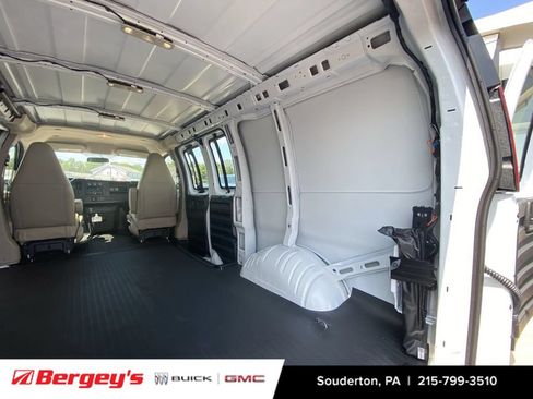 New 2025 GMC Savana 3500 w/ Driver Convenience Package RWD image 29