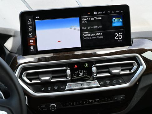 Used 2025 BMW X4 xDrive30i AWD/4WD image 22