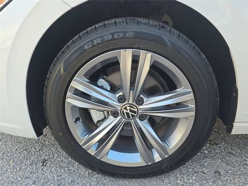 Used 2023 Volkswagen Jetta SE w/ Panoramic Sunroof Package FWD image 8