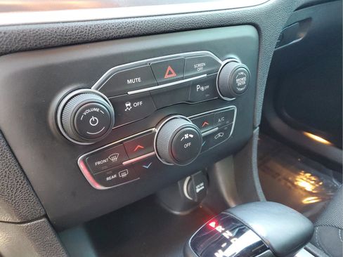 Used 2019 Dodge Charger SXT w/ Blacktop Package image 22