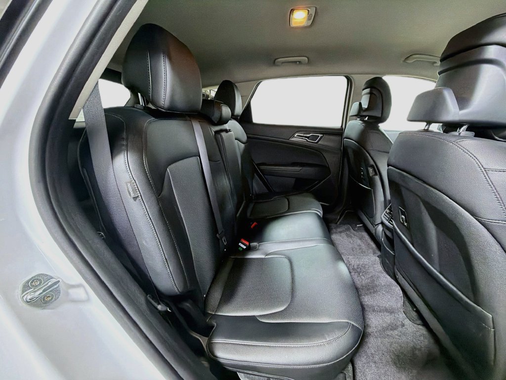 Used 2024 Kia Sportage EX AWD/4WD image 28