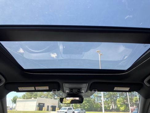 Certified 2025 Honda Pilot Black Edition image 32