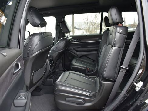 Used 2024 Jeep Grand Cherokee L Limited w/ Luxury Tech Group II image 27