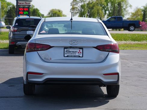 Used 2021 Hyundai Accent SE FWD image 4
