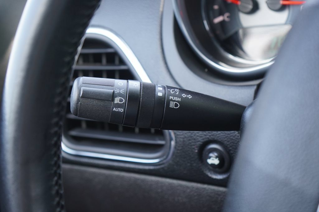Used 2013 Chrysler 200 Touring FWD image 15