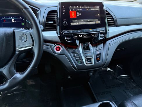 Used 2024 Honda Odyssey Sport image 11