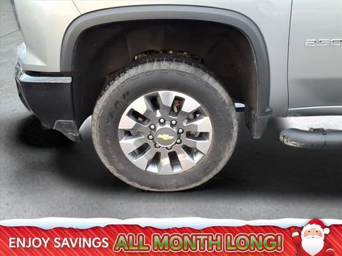 Used 2024 Chevrolet Silverado 2500 Custom w/ Custom Value Package image 10
