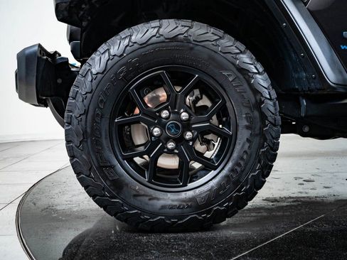 Used 2024 Jeep Wrangler Unlimited image 13