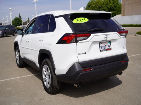 Used 2025 Toyota RAV4 LE AWD/4WD image 8
