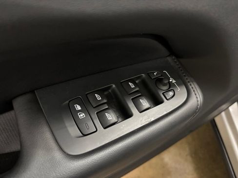 Certified 2023 Volvo XC60 B5 Plus w/ Climate Package image 13