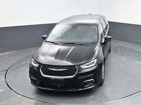 Used 2024 Chrysler Pacifica Touring-L image 22