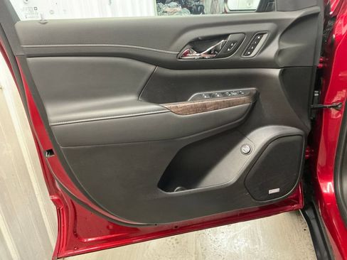 Used 2023 GMC Acadia Denali w/ Denali Ultimate Package AWD/4WD image 15