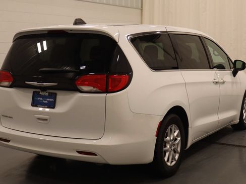 Certified 2023 Chrysler Voyager LX FWD image 9