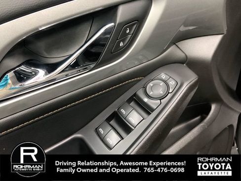 Used 2021 Chevrolet Traverse RS FWD image 12