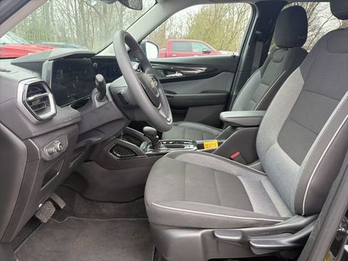 Used 2025 Chevrolet TrailBlazer LT AWD/4WD image 16