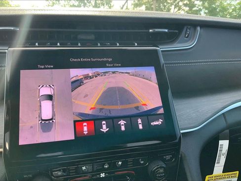 New 2025 Jeep Grand Cherokee Limited w/ Luxury Tech Group II image 19