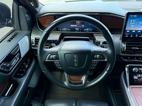 Used 2023 Lincoln Navigator Reserve AWD/4WD image 24