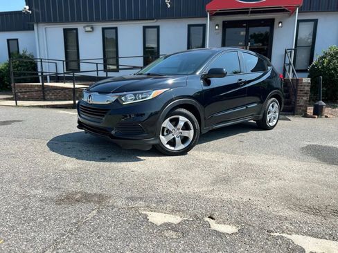 Used 2019 Honda HR-V LX image 3