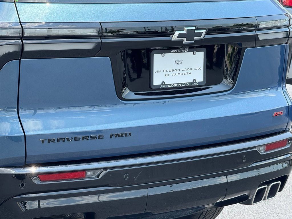 Used 2025 Chevrolet Traverse RS w/ LPO, Floor Liner Package AWD/4WD image 9