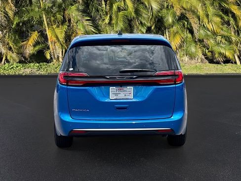 New 2027 Chrysler Pacifica Select FWD image 5