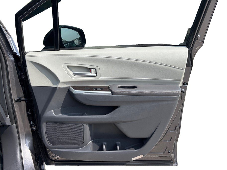 Used 2023 Toyota Sienna XLE FWD image 43